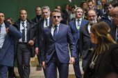 Ochelarii de soare purtați de Macron la Davos au făcut furori. Site-ul producătorului a fost blocat de cumpărători.&nbsp;(…)