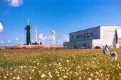 O rachetă Falcon 9, aparţinând SpaceX, a trimis pe orbită 28 de sateliţi Starlink