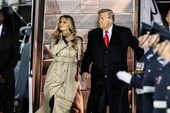 Apariție surpriză a Melaniei Trump la sosirea în Marea Britanie. Cuplul prezidențial american, surprins într-un (…)