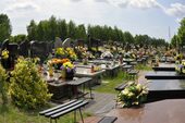 Amenzi usturătoare pentru cei care vin cu așa ceva la înmormântări. Legea a fost deja aplicată în mai multe cimitire