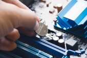 Test de cultură generală. De ce computerele au nevoie de baterii?