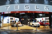Tesla lansează o nouă maşină mai ieftină în Europa, pe fondul scăderii vânzărilor