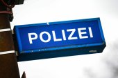 Un român a bătut două tinere într-un tramvai din Bremen după ce le-a văzut sărutându-se