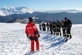 Un turist polonez s-a accidentat în Munții Parâng în timpul unei drumeții cu snowmobilul: Salvamontiștii au plecat în (...)