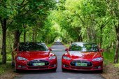 Tesla: de ce nu mai funcționează corect Autopilotul după un update și cum recalibrezi camerele