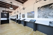 „World Unseen” ajunge la Brașov – expoziția de fotografie incluzivă pe care trebuie să o simți ca să o vezi