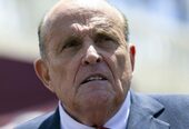 Trump îl grațiază pe Giuliani și alți aliați acuzați că au încercat să anuleze rezultatul alegerilor din 2020