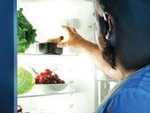 Sărbători scumpe, buzunar subţire. Cum rezişti presiunii fără să-ţi arzi economiile în decembrie?