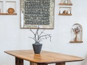 A renunţat la job şi a început fără bani într-un atelier de şase metri pătraţi, iar astăzi trimite mobilier românesc&nbsp;(…)