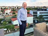 De la halatul de medic la rafturile supermarketurilor