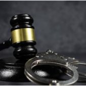 Dosarul „adăpostului groazei” din Suraia ajunge în instanță. Procurorii acuză uciderea și schingiuirea a sute de&nbsp;(…)