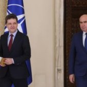 Sondaj: încrederea românilor în politicieni rămâne scăzută. Ilie Bolojan și Călin Georgescu, la egalitate de voturi.&nbsp;(…)