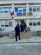 Acțiuni ale polițiștilor doljeni în școli din Segarcea și Filiași pentru prevenirea delincvenței juvenile