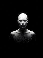 Cine a ajuns la „sufletul” lui Claude? Femeia care modelează personalitatea unuia dintre cei mai avansaţi chatboţi