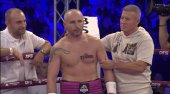 Daniel Corbeanu a câștigat lupta cu Flavius Biea de la Dynamite Fighting Show. Eduard Gafencu a ieșit plin de sânge (…)