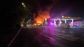 Incendiu uriaș lângă o benzinărie, la intrarea în București. Pompierii au intervenit la fața locului cu 17 autospeciale
