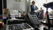 Numărul angajaților la stat a scăzut în prima jumătate de an. Sunt în continuare cu 116.000 mai mulți decât acum (…)
