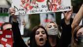 „Trăim departe, dar cu inima acasă”. Ce spun iranienii din România despre conflictul cu Israel și situația din țara lor