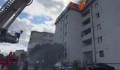 Incendiu puternic în Constanța, la mansarda unui bloc: un bărbat a ajuns la spital
