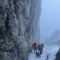Drumeție încheiată tragic pentru o femeie de 29 de ani: a căzut de pe un versant, în munții Piatra Craiului, și nu a (…)