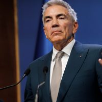 Vicepremierul Dragoș Anastasiu își anunță demisia, în urma scandalului în care a fost implicat. El ar fi dat mită, 8 (…)