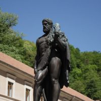 19 hoteluri din Băile Herculane, confiscate în folosul statului | 6 inculpați în dosarul devalizării stațiunii, (…)