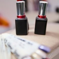 Uniunea Europeană interzice folosirea ingredientului TPO în produsele pentru unghii, începând cu 1 septembrie | (…)