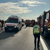 Accident grav pe autostrada A3, lângă Ploiești. Un vehicul cu opt persoane a lovit parapetul median