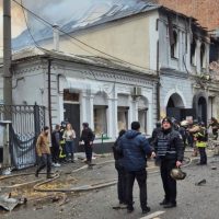 Ucraina: O grădiniță din Harkov a fost lovită în timpul atacurilor cu drone și rachete rusești. Șase persoane, (…)