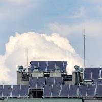 Legea prosumatorilor, adoptată de Camera Deputaților: Românii pot folosi energia produsă de panourile fotovoltaice (…)