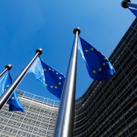 Strategia privind persoanele LGBTQ+ nu va fi impusă statelor membre, transmite Comisia Europeană | AUDIO
