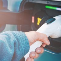 Viitorul program Rabla va permite persoanelor cu venituri mici să cumpere mașini electrice | AUDIO