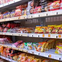 Studiu: Milioane de oameni consumă zilnic produse ultraprocesate, care le pun sănătatea în pericol. Specialiștii cer (…)