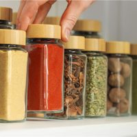 Mai multe condimente au fost retrase din supermarketuri. Anumite loturi conțin particule metalice și de cauciuc. (…)