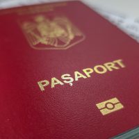 Aproximativ 300 de oligarhi și infractori ruși ar fi obținut ilegal acte românești. Parchetul General desfășoară o (…)