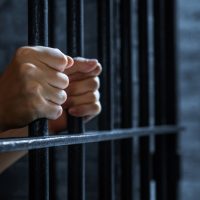 Aproape o treime dintre deținutele din Penitenciarului Arad au ajuns după gratii după ce ani la rând au fost abuzate (…)