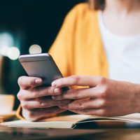 DNSC avertizează asupra mesajelor false de la „ANAF”, prin care utilizatorii, după ce accesează un link, sunt (…)