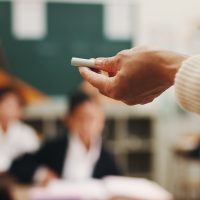 Constanța: Profesoară de germană, bătută de un elev de clasa a IX-a. Poliția a deschis dosar penal | AUDIO
