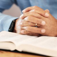 Profesor de la un liceu din Timișoara, acuzat de o elevă de 14 ani că ar fi avut relații intime. Au fost sesizate (…)