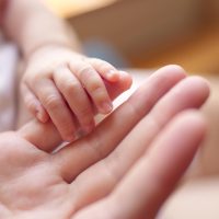 De anul viitor, nou-născuții vor fi testați în maternitate pentru 18 biomarkeri, anunță ministrul Sănătății | AUDIO