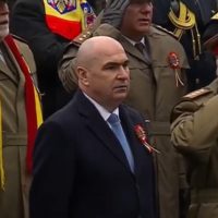 Premierul Ilie Bolojan, huiduit la parada de Ziua Națională de la Alba Iulia | AUDIO