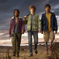 Top 8 filme și seriale de adolescenți care ne învață despre curaj, empatie și puterea prieteniei (P)
