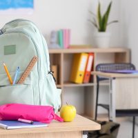 Hipermarketurile se întrec în reduceri la rechizite, care devin tot mai atractive: Caiete cu mesaje motivaționale (…)