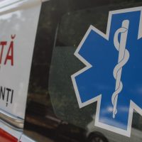 Primarul unei comune din Vrancea, agresat de mai mulți localnici după ce le-a atras atenția că vor să ridice un gard (…)