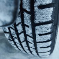 Cât îi costă pe șoferi să-și pregătească mașinile pentru sezonul rece. Cererea pentru anvelope a crescut cu 80% în (…)