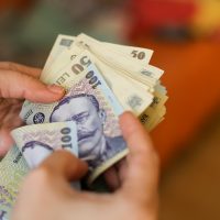 Brașov: Un profesor universitar de drept a fost trimis în judecată pentru că a luat mită de la studenți. Printre ei, (…)
