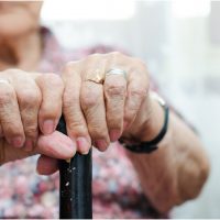 „Fabrica de Moșteniri” – Rețea cu notari și executor judecătoresc, destructurată de DIICOT. Mai mulți vârstnici (…)