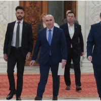 Angajații din Parlament au protestat pe holurile instituției. Reclamă că salariile le-au rămas la nivelul anului (…)