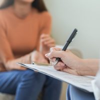 Părinții copiilor cu autism sau sindrom Down ar putea beneficia de consiliere psihologică gratuită, prevede un (…)