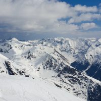 Strat de zăpadă consistent pe creasta Făgărașului. Salvamont Argeș îndeamnă turiștii la atenție și prudență